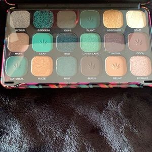 Revolution Pallet